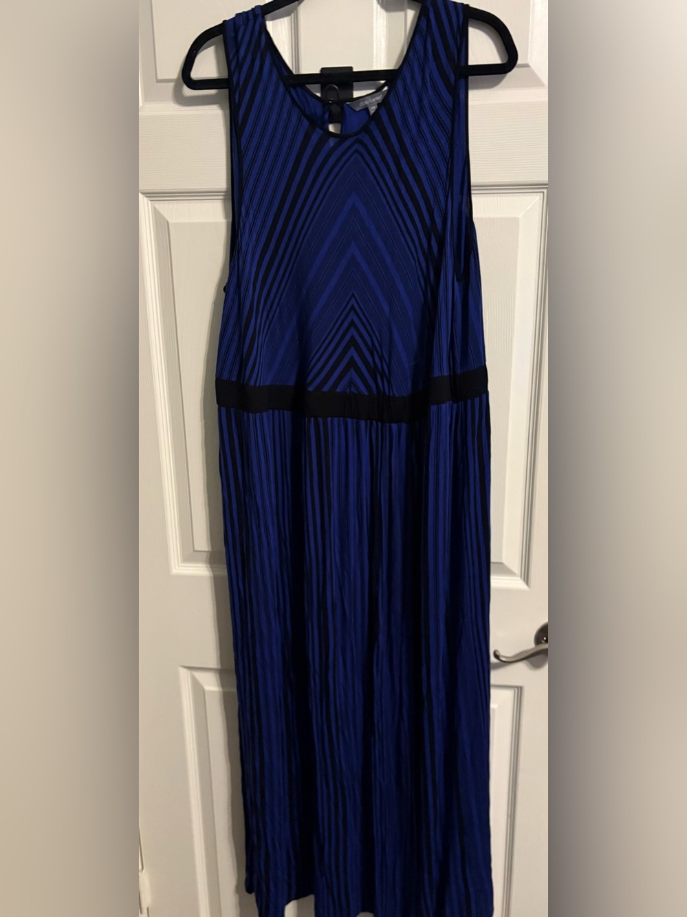 115- Daisy Fuentes Blue and Black Pleated Chevron Maxi dress